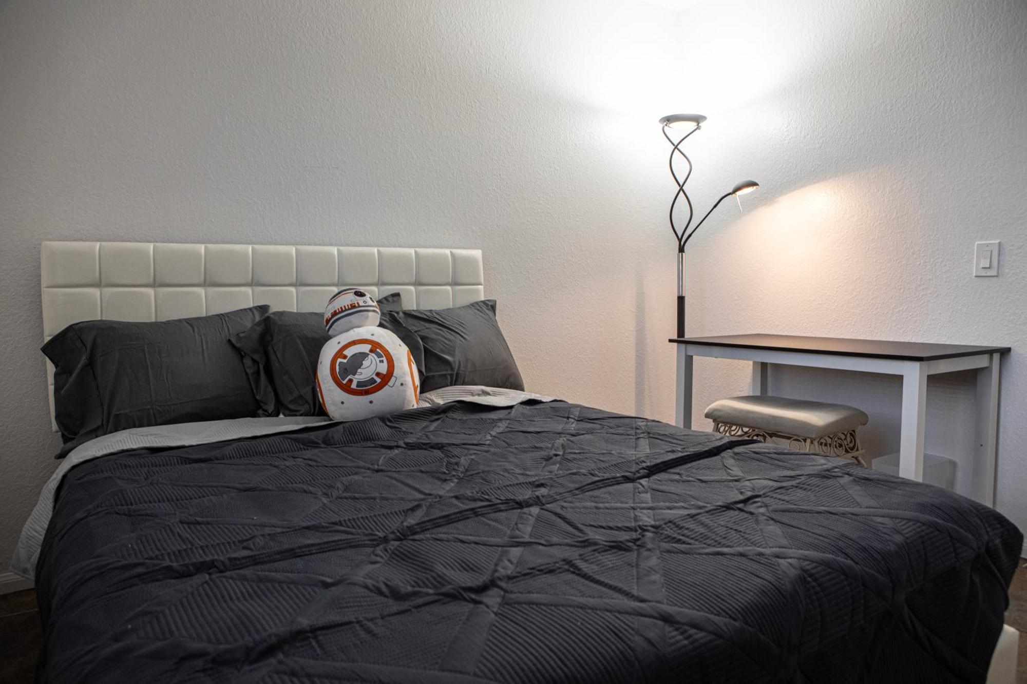 Comfy Expansive Home - Near The Strip - Heated Pool ラスベガス エクステリア 写真